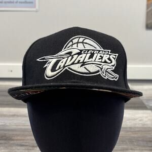 Mitchell & Ness NBA‎ Hardwood Classics Black Cleveland Cavaliers Snapback Cap